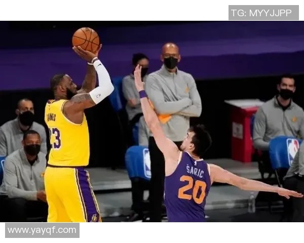 太阳客场击败篮网,布克砍下30+分,展现MVP级表现